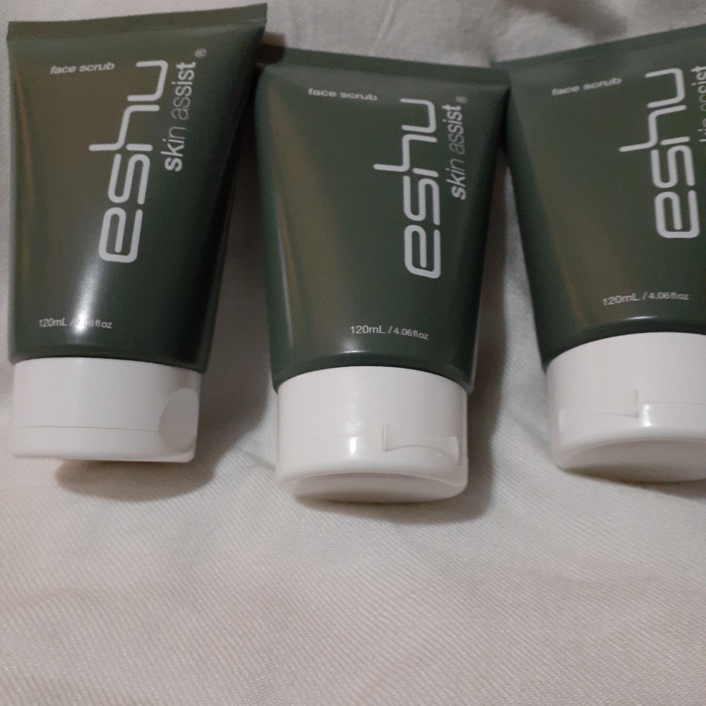 ESHU /FACE SCRUB ASSIST.
